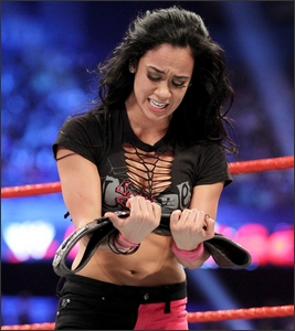 #DIVAS CHAMPIONSHIP MATCH : AJ LEE Vs. LUNA Rr81v9