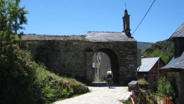  (07) 04/07/2014 CAMINO DE LA MONTAÑA,  Bilbao - O Cebreiro - Página 6 Zufm90