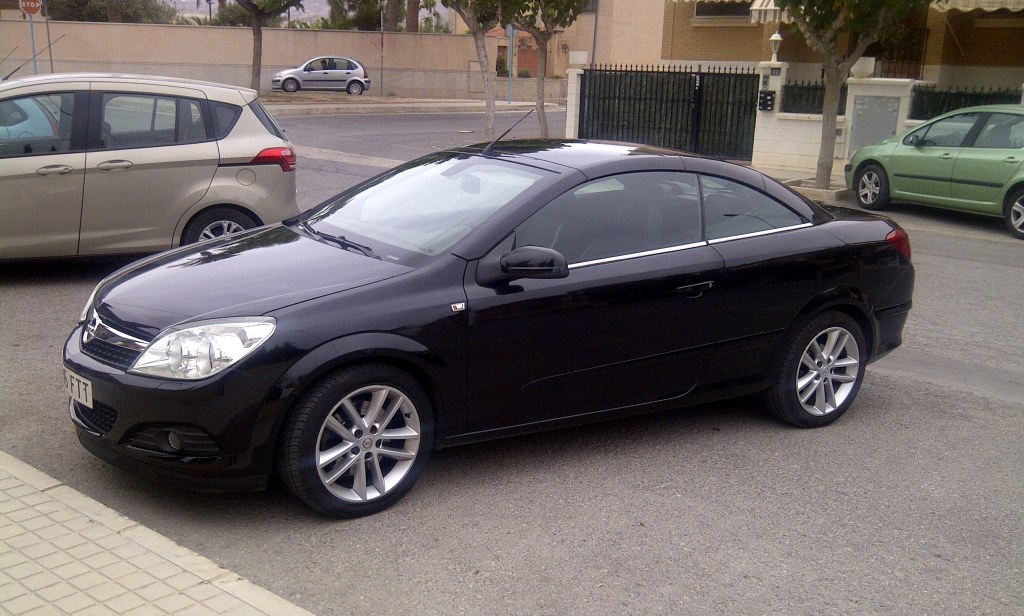 SE VENDE ASTRA 1.9 CDTI TWIN TOP COSMO 1117e5j