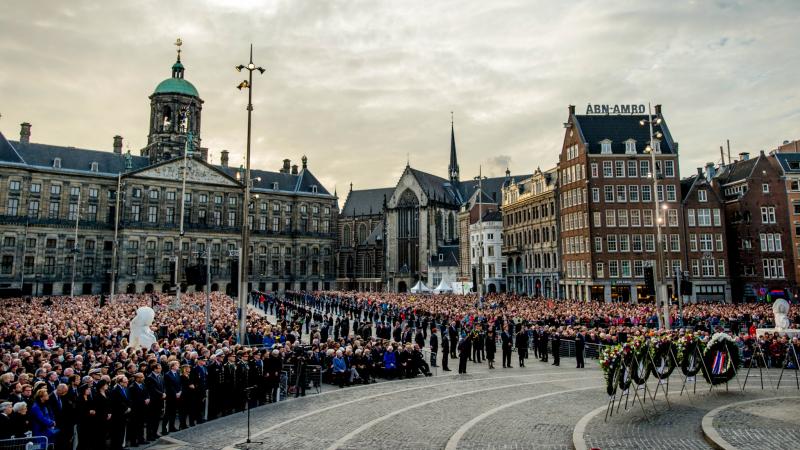 GUILLERMO Y MAXIMA, REYES DE HOLANDA 3539mr6