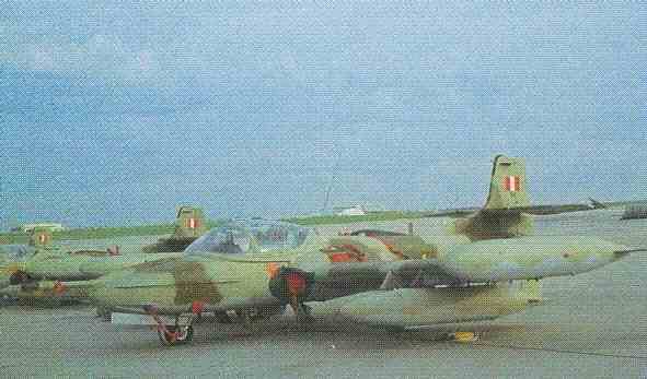 El Salvador despliega sus doce aviones A-37 B . 4s0kua