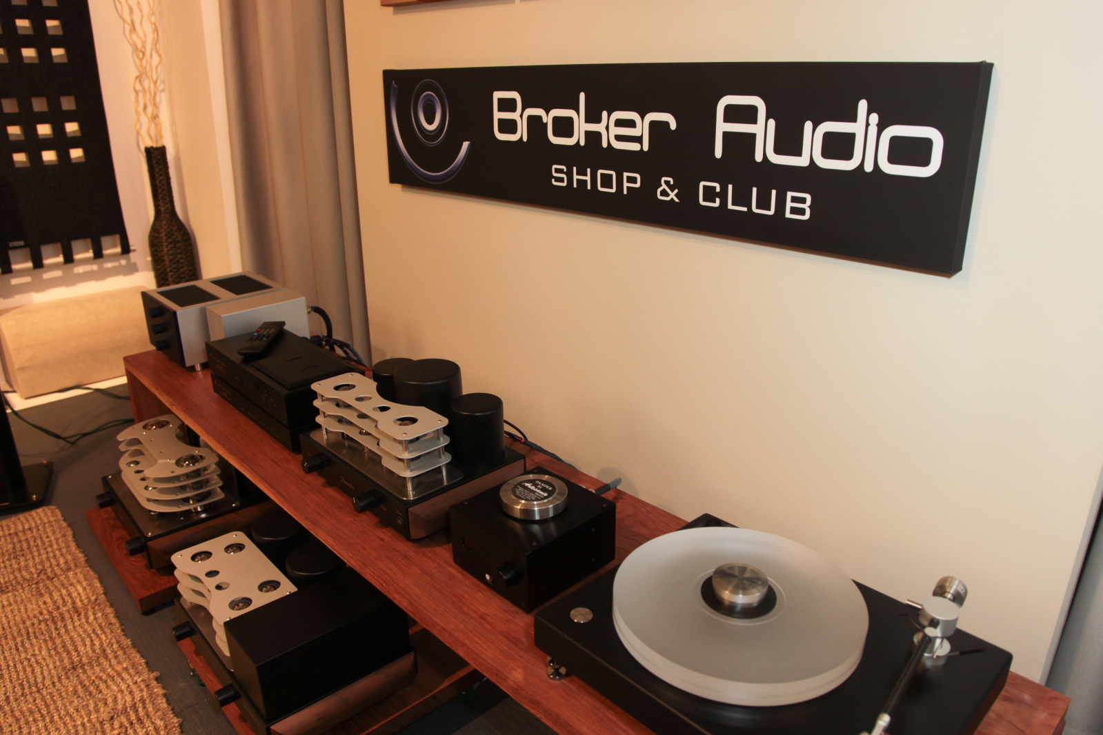 EL INTERIOR DE BROKER AUDIO SHOP 5ckdu1