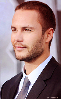 Taylor Kitsch - 200*320 Fyoly8