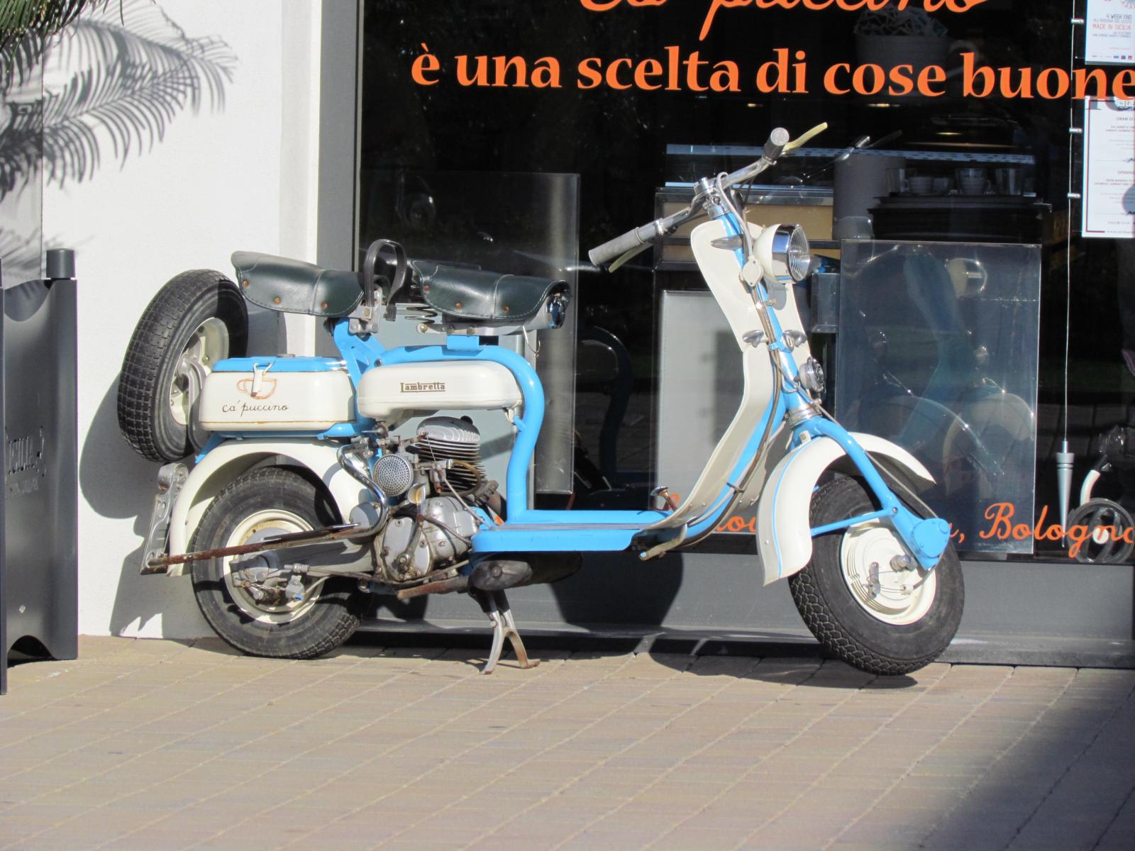 Foto di moto d'epoca o rare avvistate per strada - Pagina 13 Mjtgu8