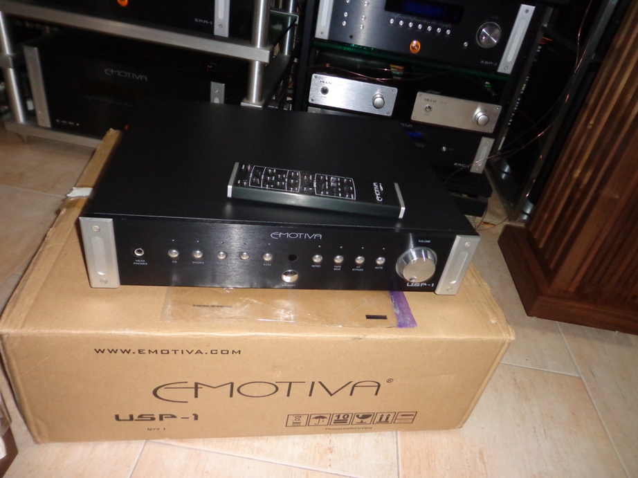 Emotiva USP 1 preamp - box, manual, remote Neets8