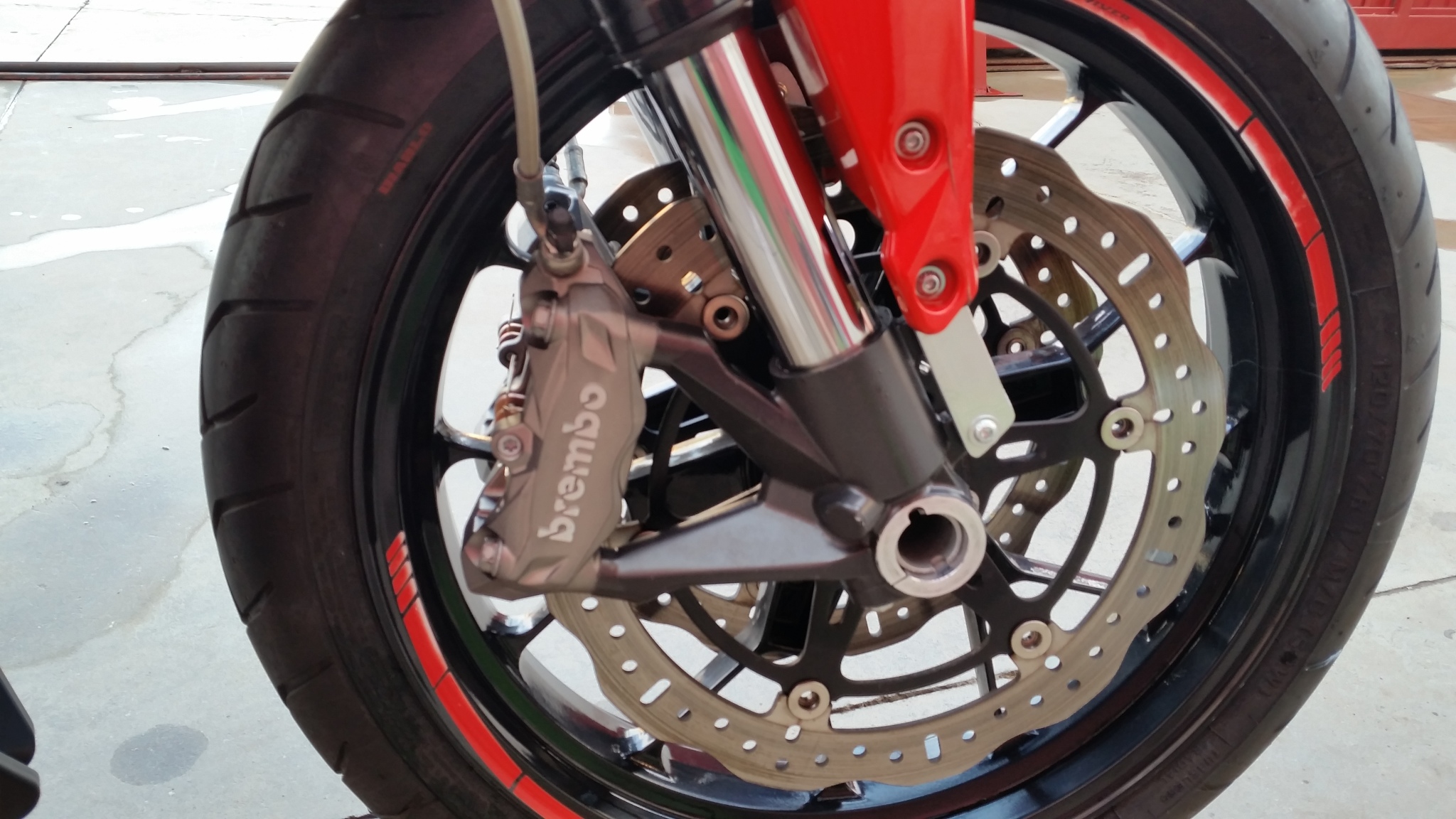 Shiver con Brembo M4.32 V7fcpi