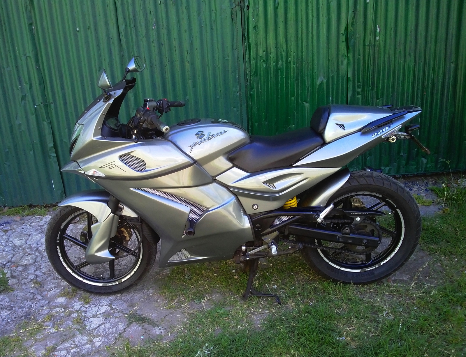 (VENDIDO) carenado para r 220f,$2200,zona sur lanus 1zl38qo