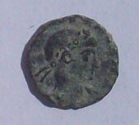 AE4 de Constantino II?. GLORIA EXERCITVS. 30axizp