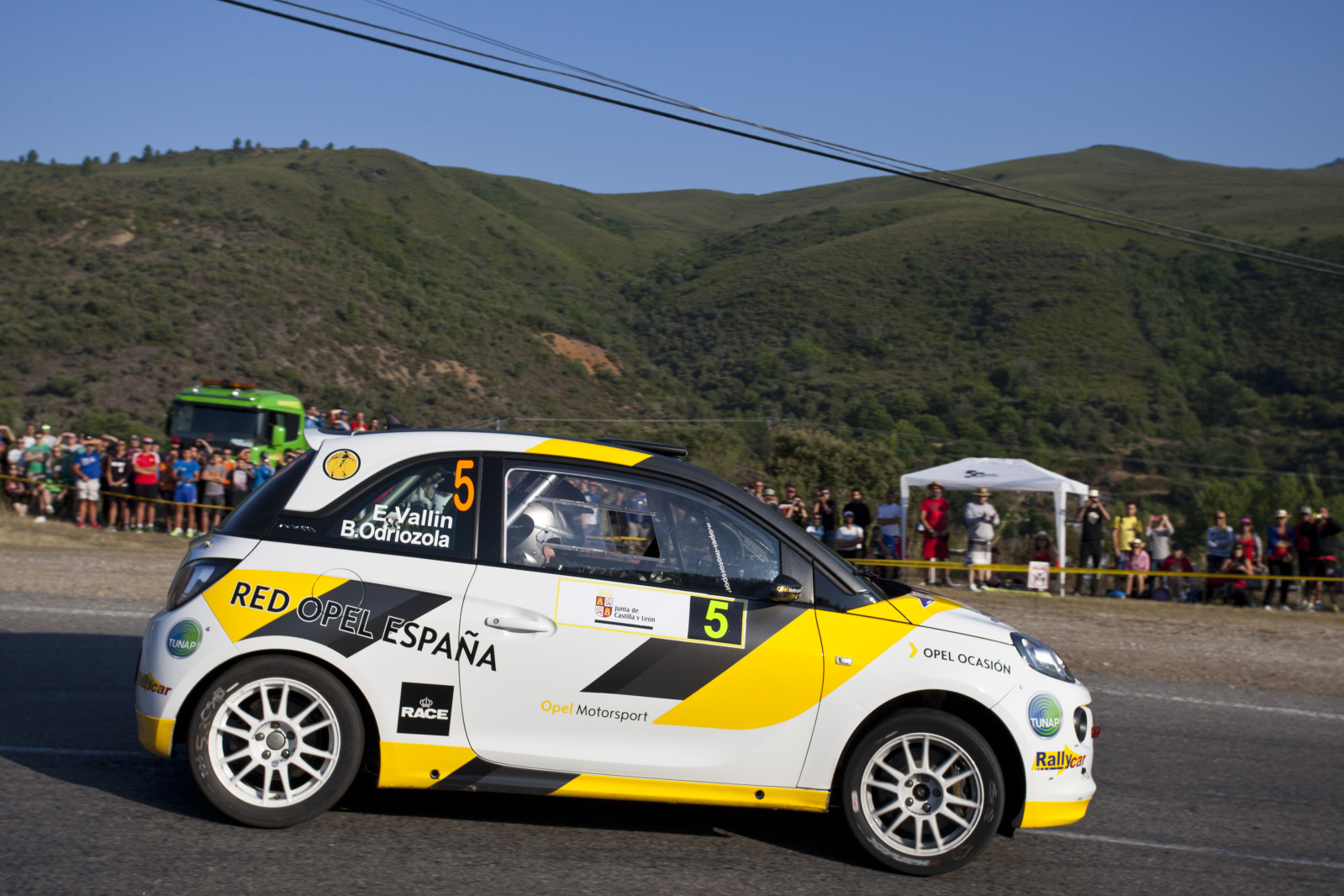  Red Opel Motorsport España: Esteban Vallin Opel Adam r2  11jbu6r