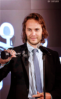 Taylor Kitsch - 200*320 W8ujra