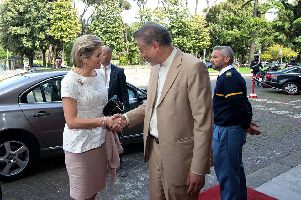 GUILLERMO Y MAXIMA, REYES DE HOLANDA - Página 2 Zyiwjn