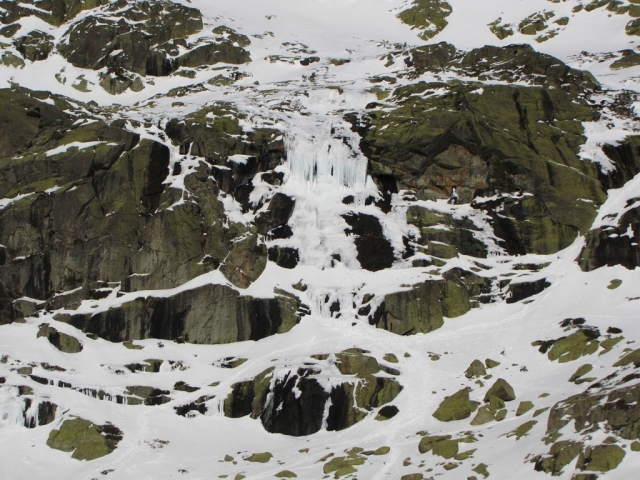 20120217 - ESTADO DE LA NIEVE EN EL PUERTO DE COTOS 255m0x4