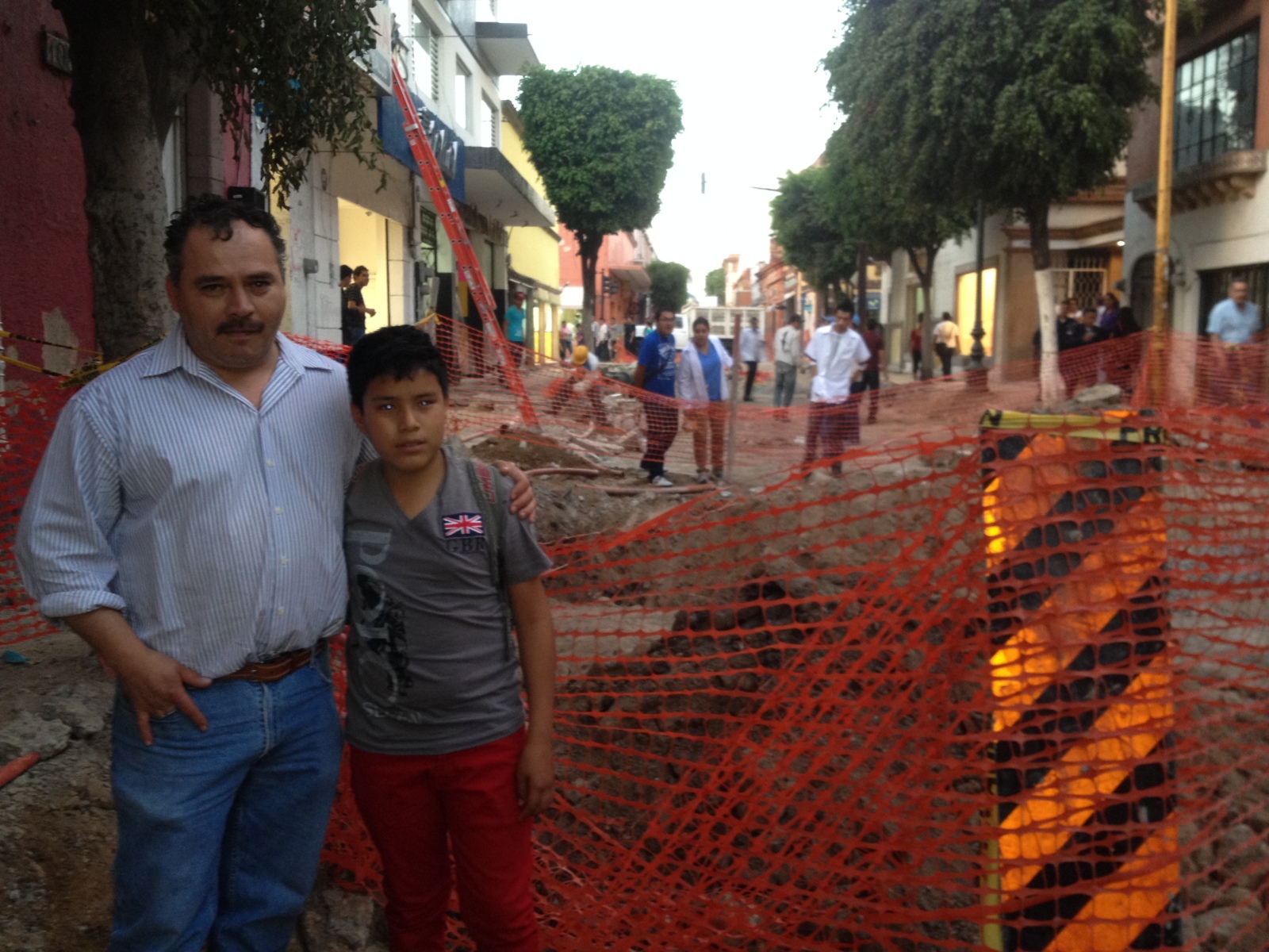 DESCUBREN TUNELES EN CALLE HERMANOS ALDAMA EN LEON GUANAJUATO 25-03-2014 30v0njm