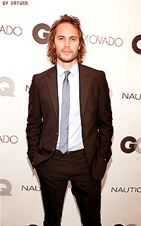 Taylor Kitsch - 200*320 N554xf