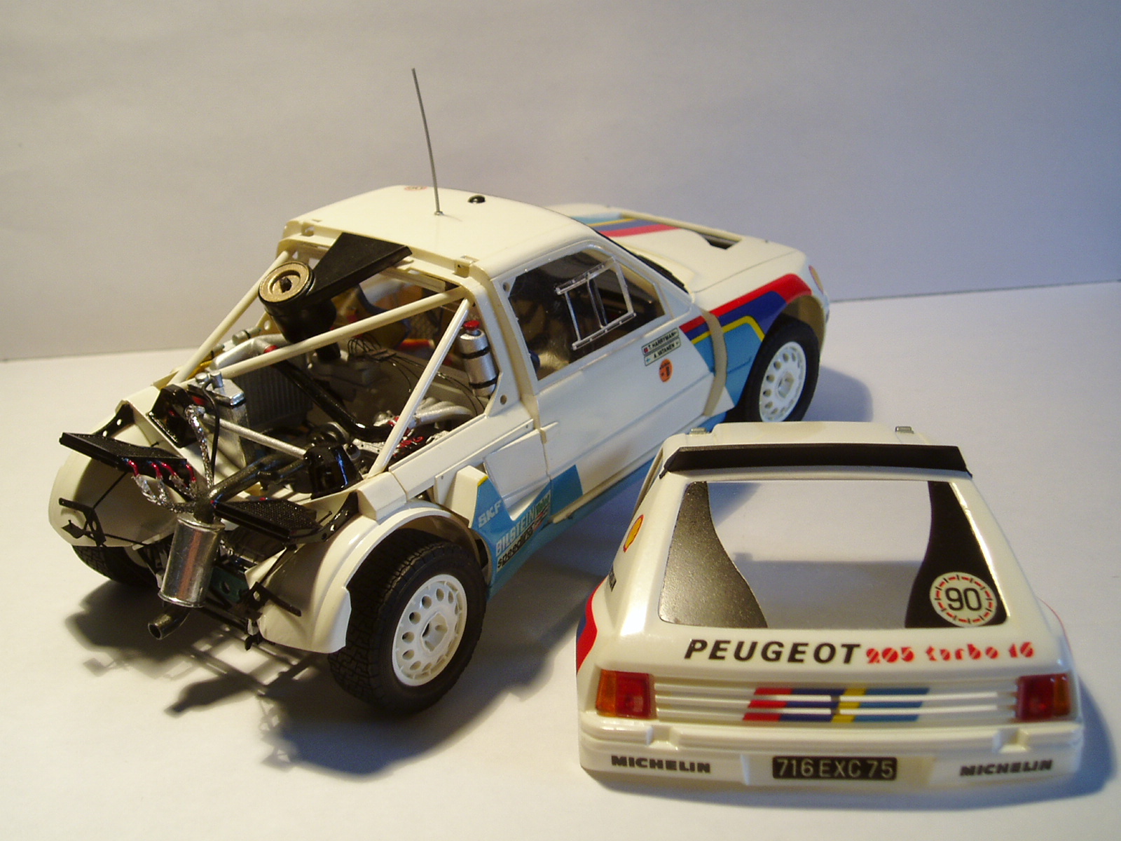 1/24 Tamiya Peugeot 205 T16 WRC 28v5zeu