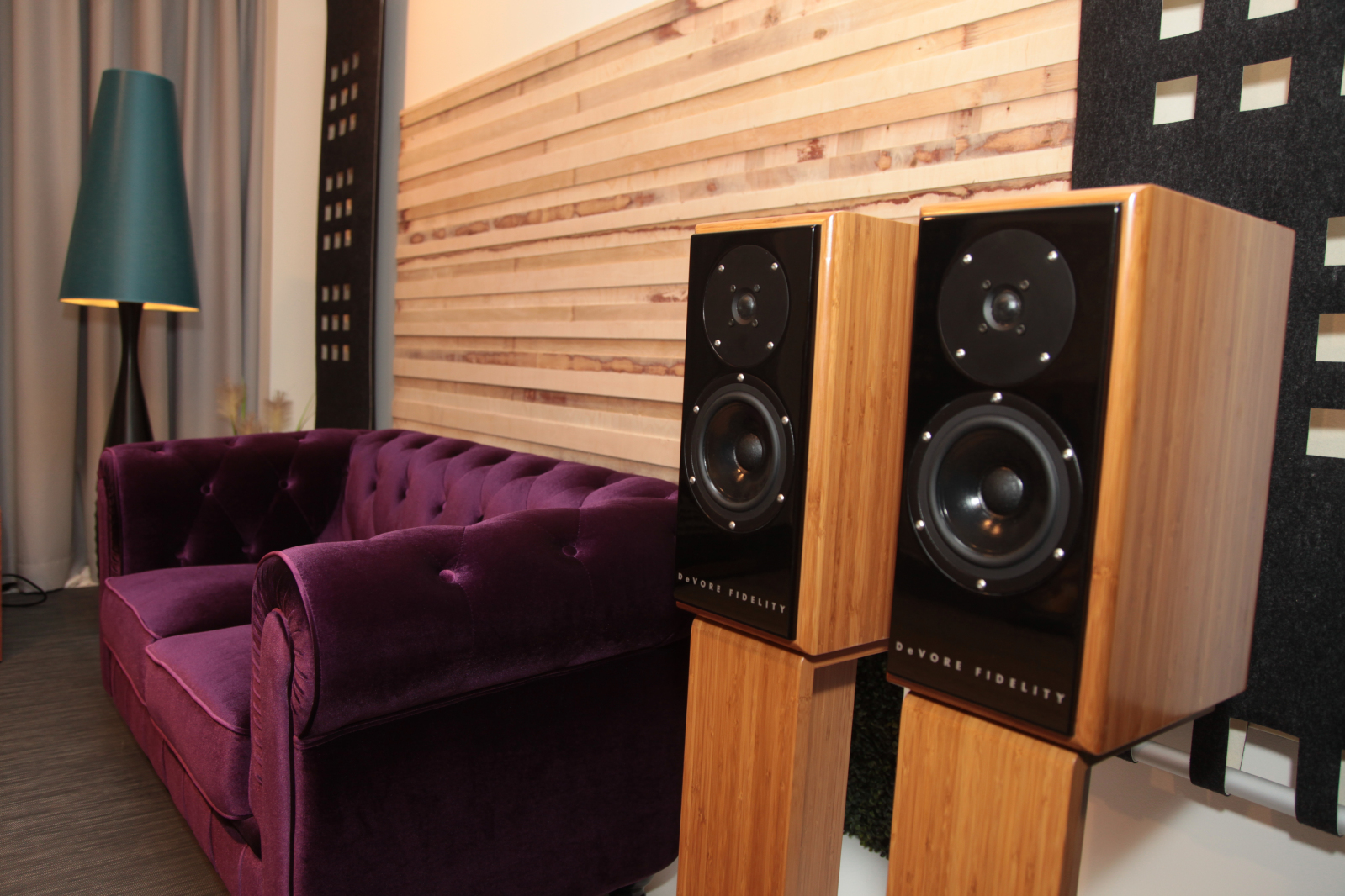 EL INTERIOR DE BROKER AUDIO SHOP Dekztd