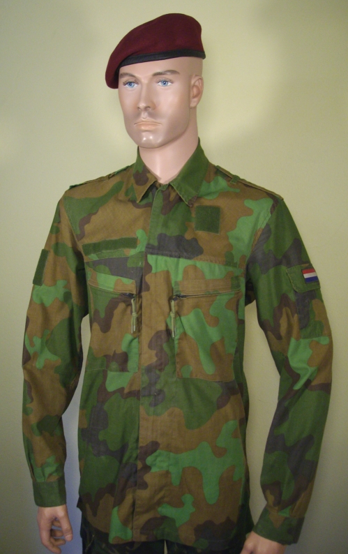 Dutch Landmacht camo display 33tmmg5