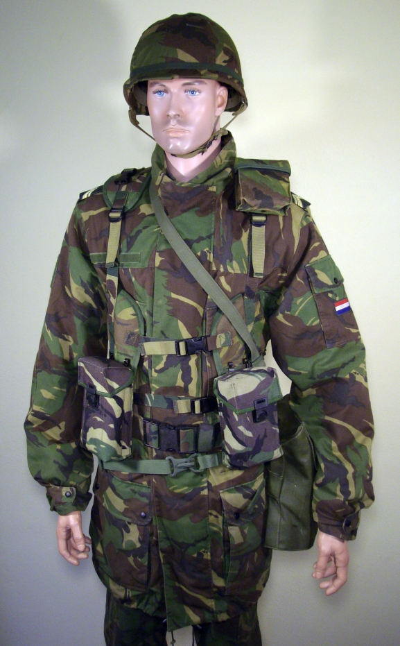 Dutch Landmacht camo display K3rr7