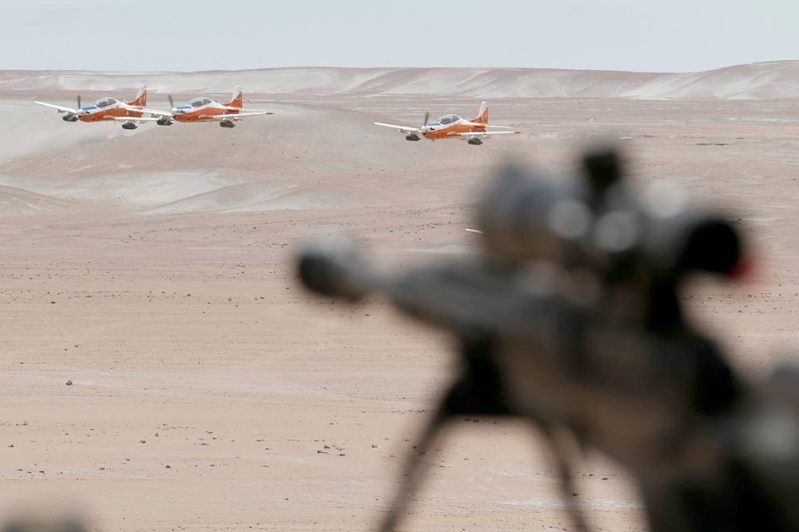 Fuerzas Armadas del Peru - Página 9 1547rwy