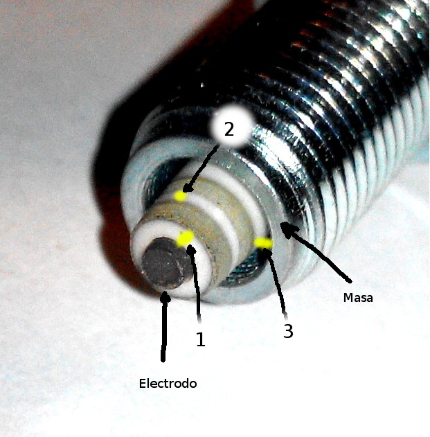 Brisk ar12zs, la bujía de las tres chispas. 28bedes