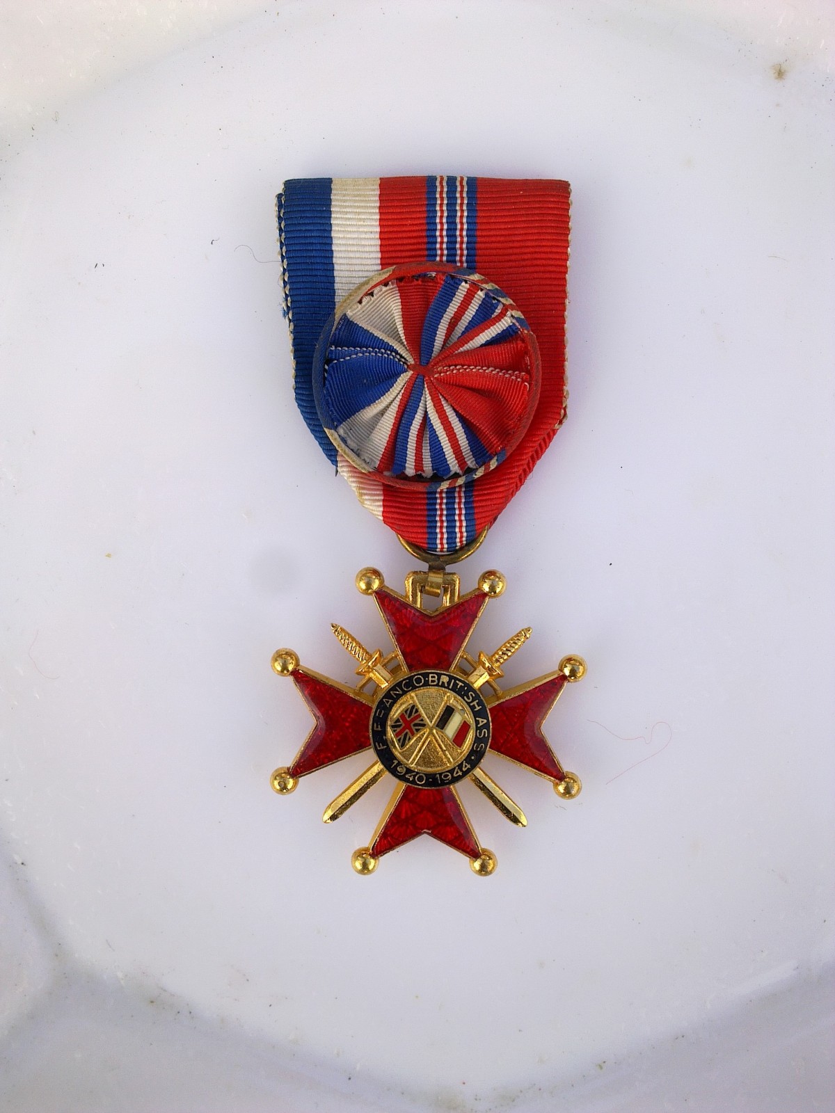 Identification médaille FRANCO-BRITANNIQUE de 1944 2mc7j0j