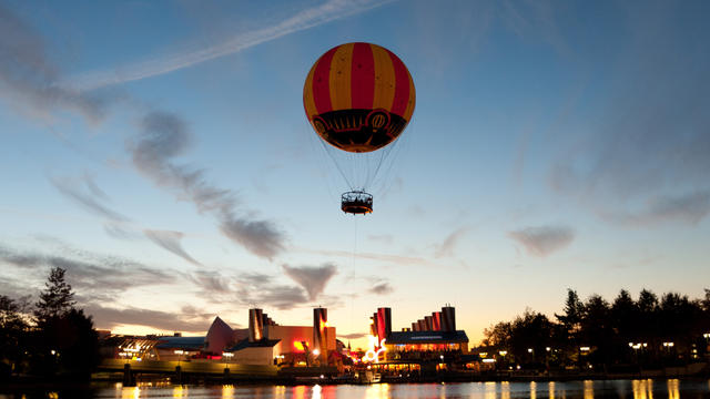 Atracciones en Disney Village Zw17ci