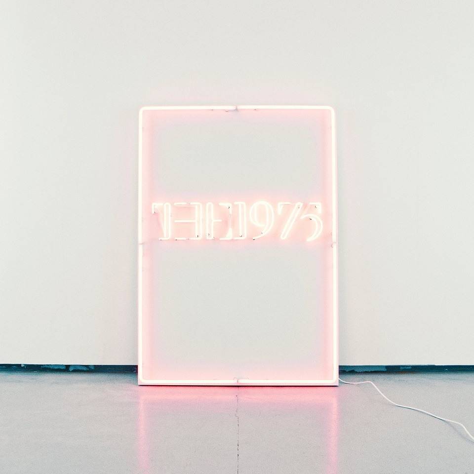 The 1975 >> álbum "I like it when you sleep, for you are so beautiful yet so unaware of it" E8kep2