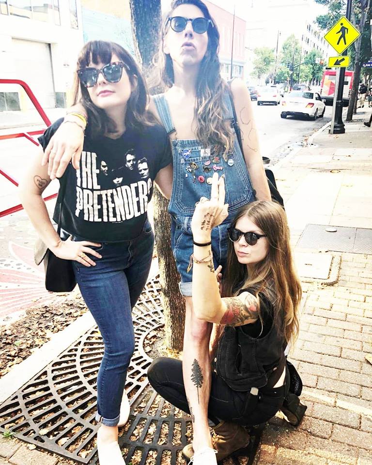 Sarah Shook & The Disarmers / Country crudo, actitud punk T4zinp