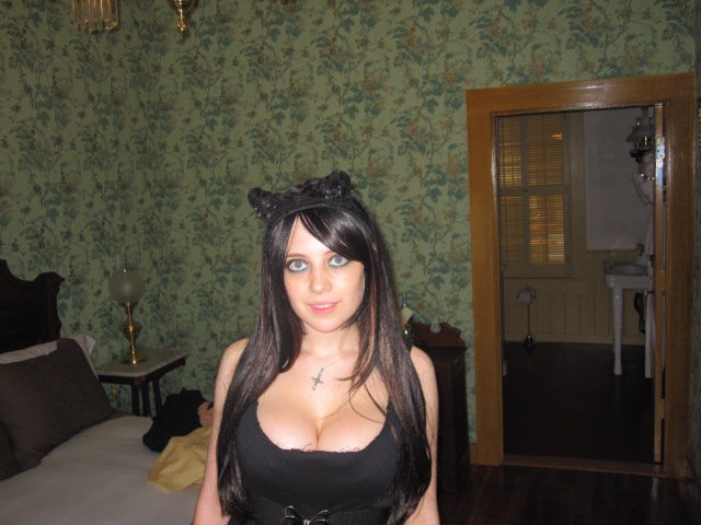 Miss Hannah Minx as "Elvira" (joder joder joder XD) 118iqsm