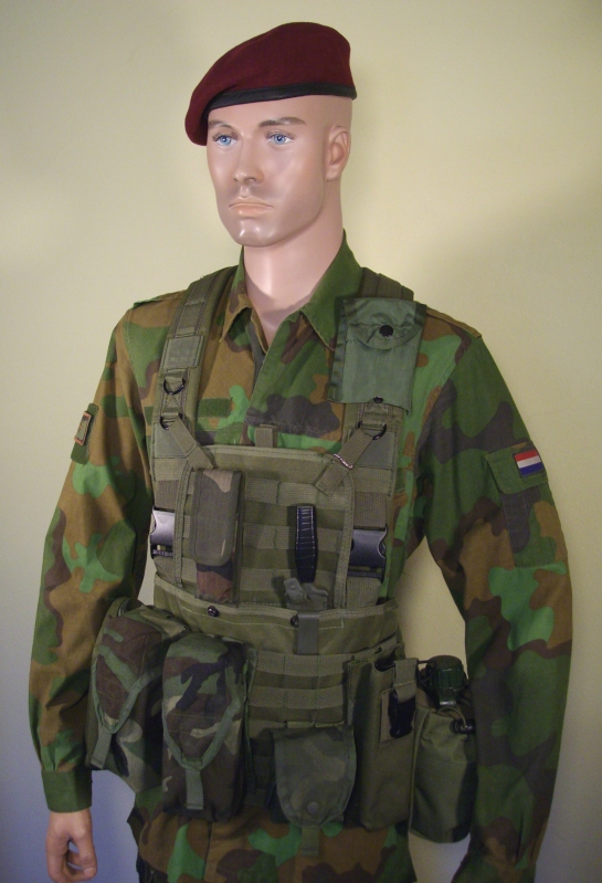 Dutch Landmacht camo display 5kot34