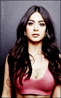 Emeraude Toubia 14csbww