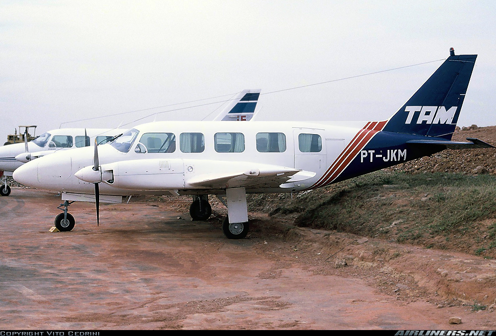 EMB 820C /PA 31-350 Chieftain (Navajo) 29d8sk1