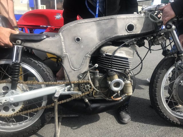 Ossa - La Ossa Monocasco en Le Mans 50 Años Después 2hf2qt0