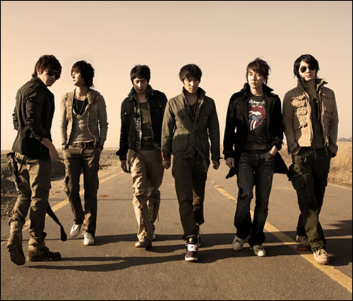 [28.2.12][News] Spending 14 years loving Shinhwa IE001407046_STD