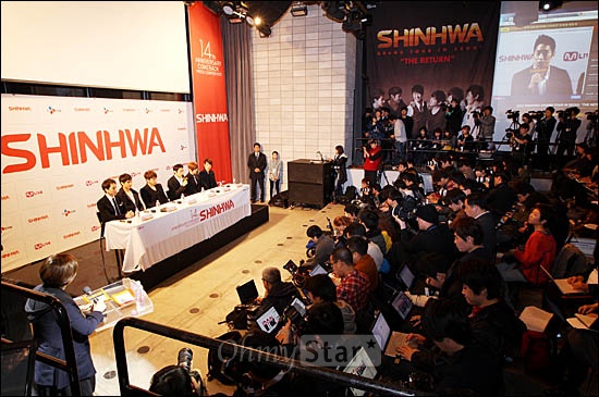 [10.3.12][News]Before Shinhwa call my name, I am just a journalist. IE001409849_STD