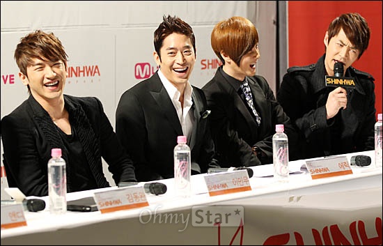 [10.3.12][News]Before Shinhwa call my name, I am just a journalist. IE001409869_STD