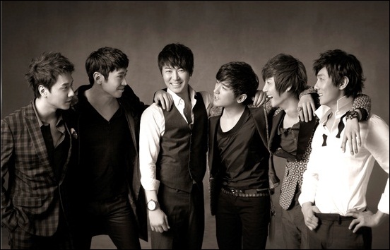 [6.5.12][News]Completing their activities "Longevity idol" Shinhwa "I'll see you again next year" IE001421005_STD