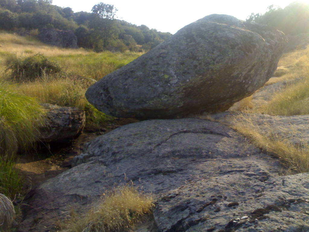 PLATAFORMA de las PALABRAS ENCADENADAS..."Instrucciones, dentro". - Página 2 La_piedra_redonda_006