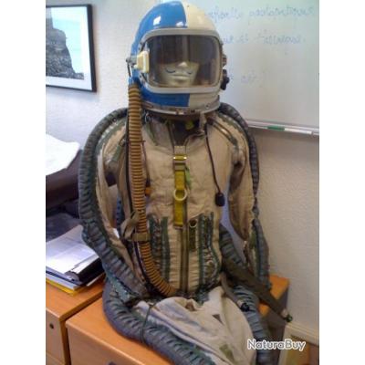 identification (et recherche) d'une combinaison spatiale __00002_Ensemble-Casque-Combinaison-vols-stratospheriques