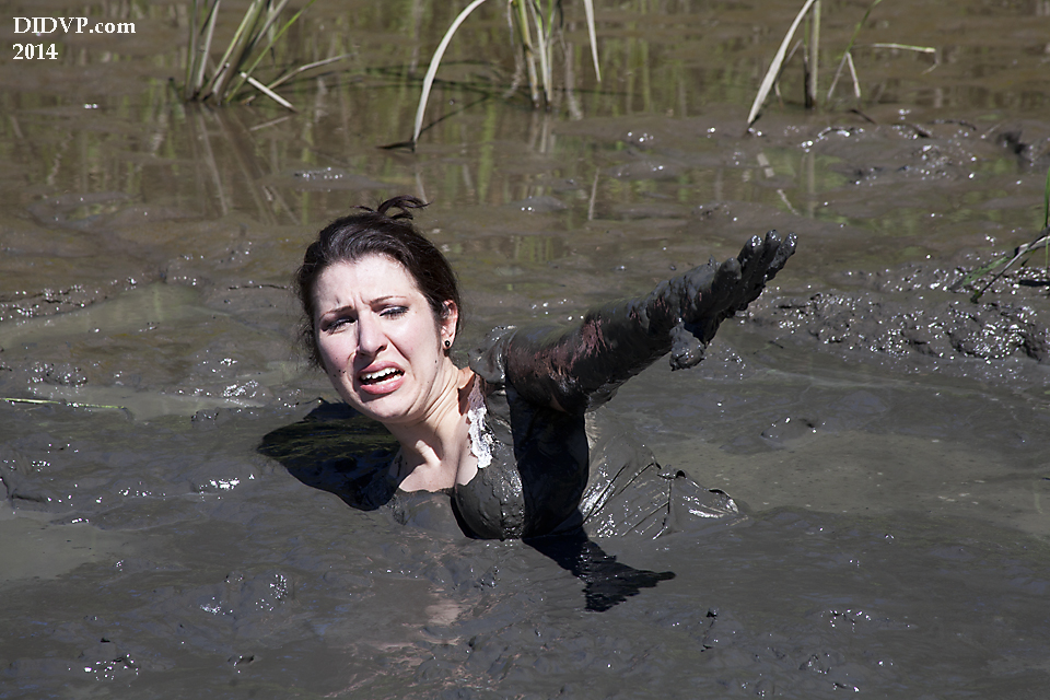 Quicksand photo DeviantArt Betty_sinking_in_quicksand_2917_by_didvp-d7v7ln9