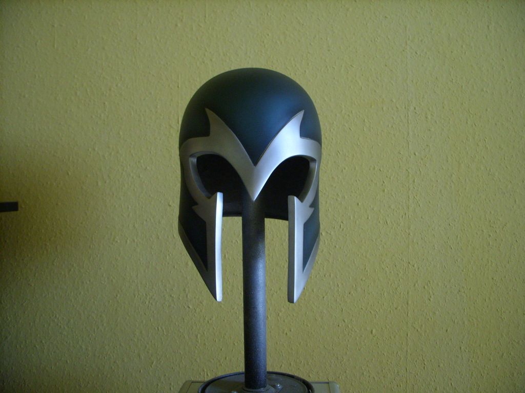 Aposentos de Erik Magneto_helmet_by_szigetiart-d6sq7ug