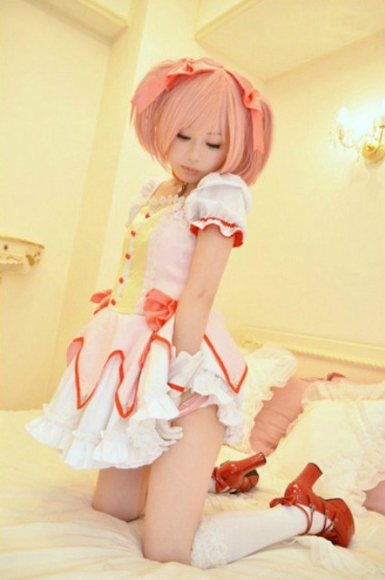 bataille no.1  Kaname_madoka_cosplay_by_shiizuku-d61o4dv