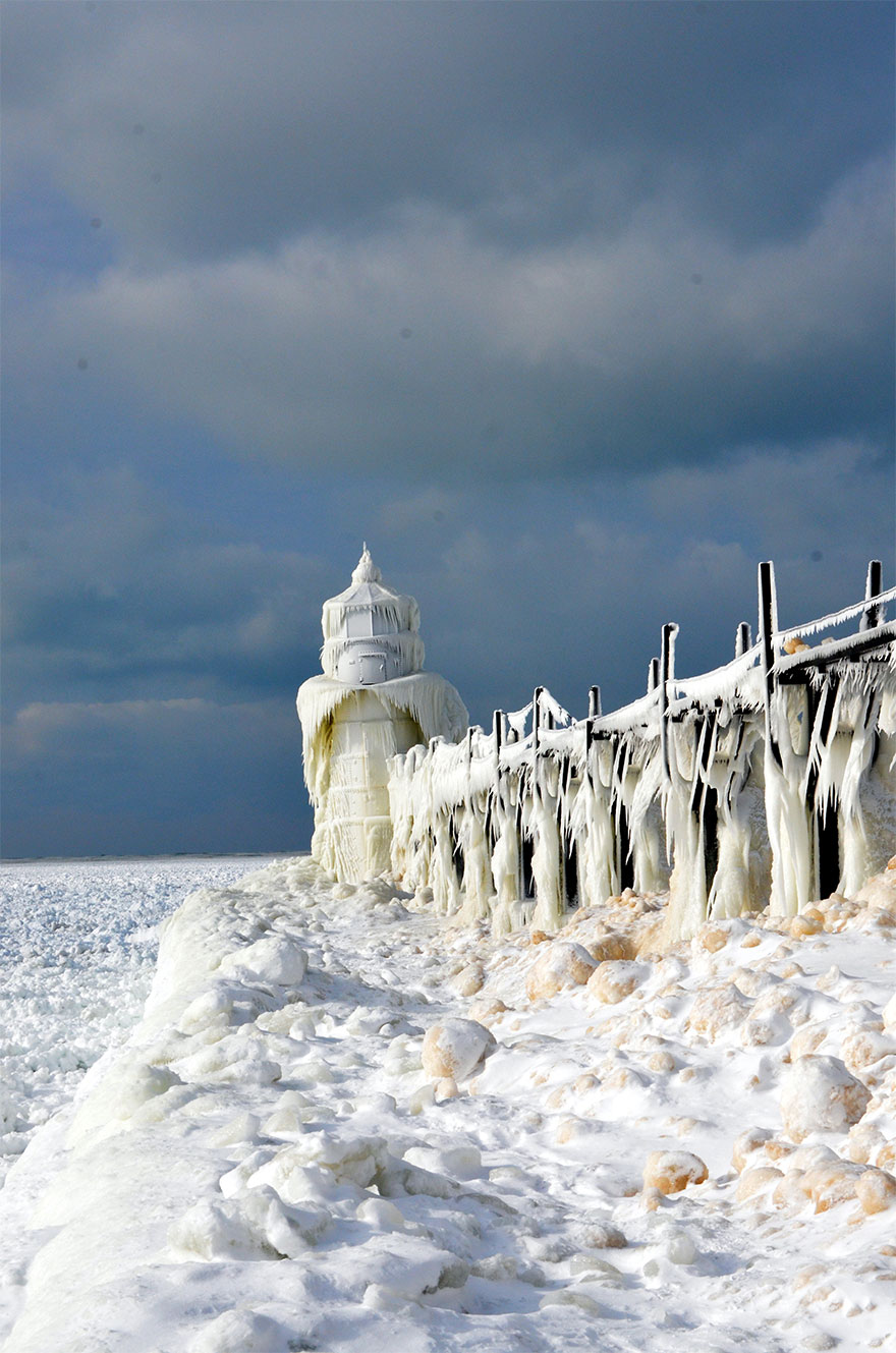 Khung cảnh băng tan kỳ lạ tại hồ Michigan của Mỹ Bang-gia-michigan-12