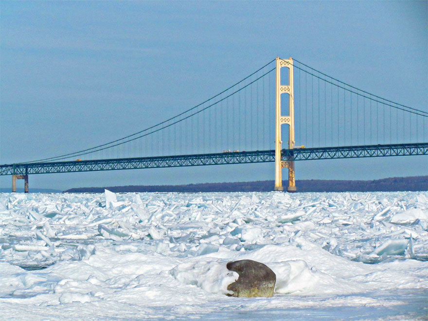 Khung cảnh băng tan kỳ lạ tại hồ Michigan của Mỹ Bang-gia-michigan-13