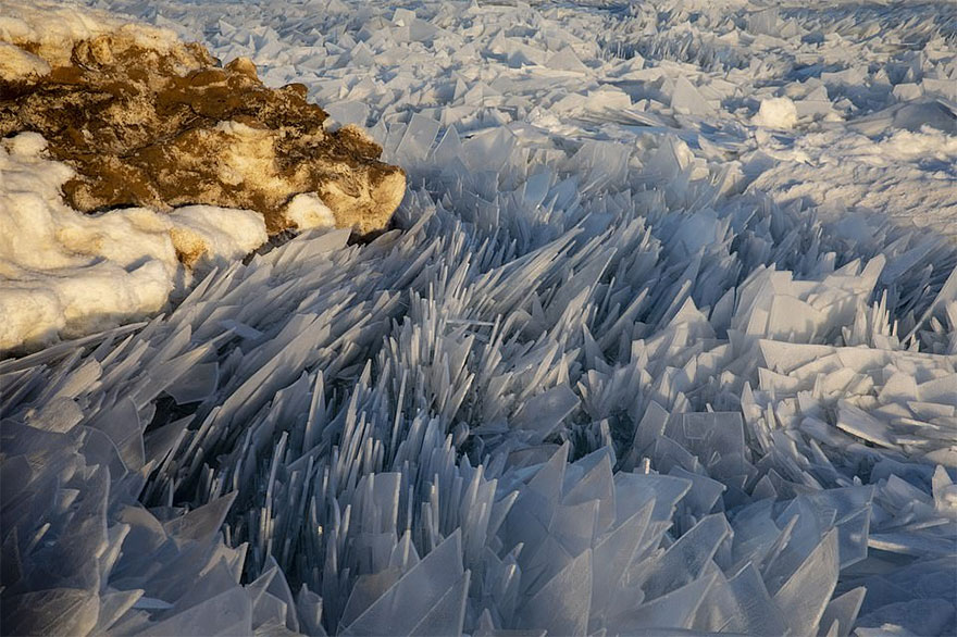 Khung cảnh băng tan kỳ lạ tại hồ Michigan của Mỹ Bang-gia-michigan-5