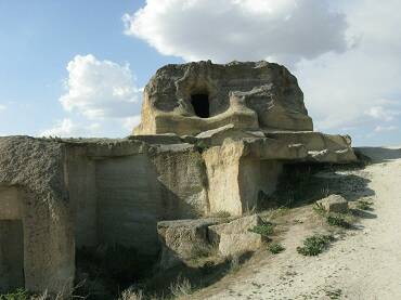 Foram estas estruturas construídas pelo homem há um milhão de anos? Chavushin_cidade_N-Cappadocia