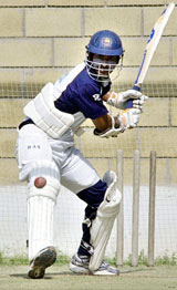  TENDULKAR-WARNE TROPHY 1st Test Day 5 World Dominators vs Hurricanes 055415