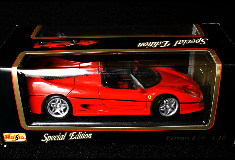 [1/18 de série]Ferrari F50 - MAISTO Boite