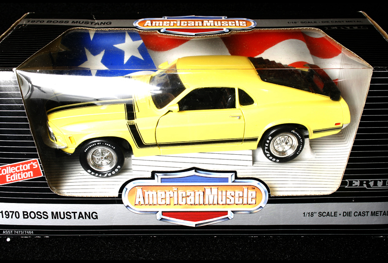 [1/18 de série] Ford Mustang Boss - AMERICAN MUSCLE Boite