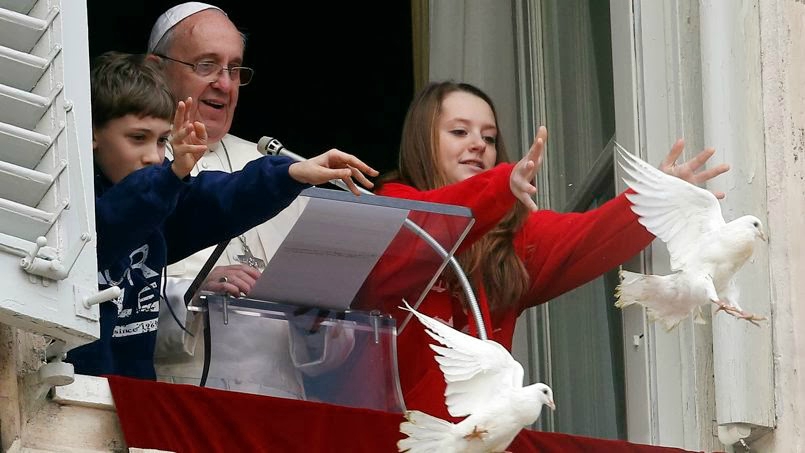 Les Deux colombes lâchées par le Pape François 93385809_o